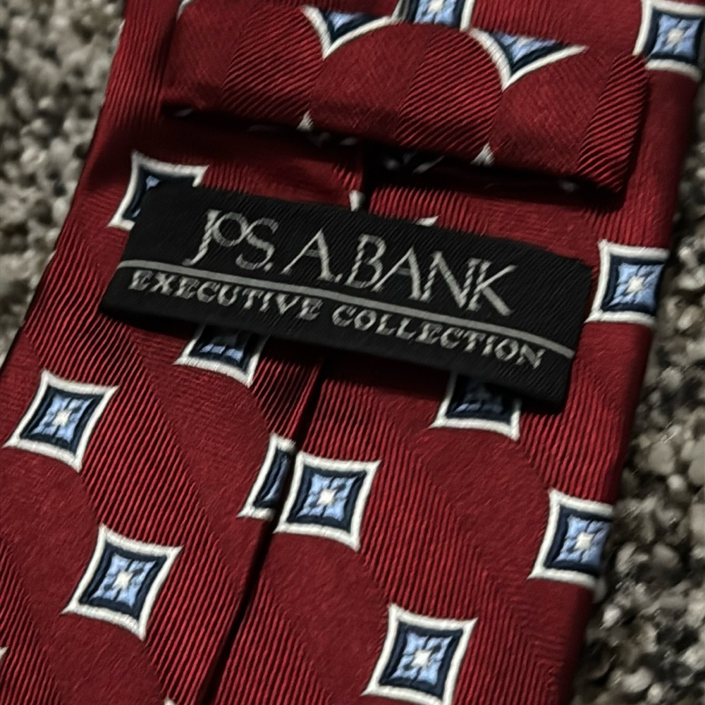 Jos A Bank Executive Collection Red/Blue/White Neck Tie 100% Silk - Picture 2 of 4